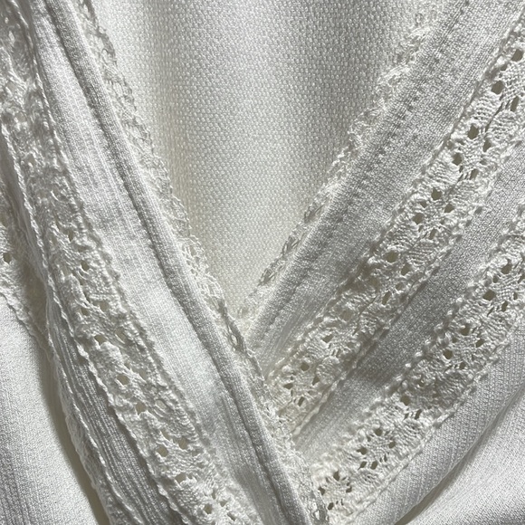 Classy White Shirt, worn once, excellent condition, feminine & classy sexy - Picture 7 of 8